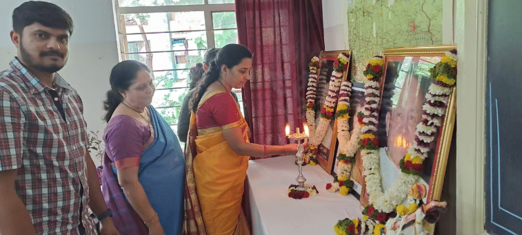 Maharashtriya Mandal college of commerce Classroom photo 7